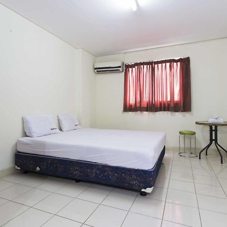 Reddoorz Apartment @ Pulo Gadung Джакарта Екстер'єр фото