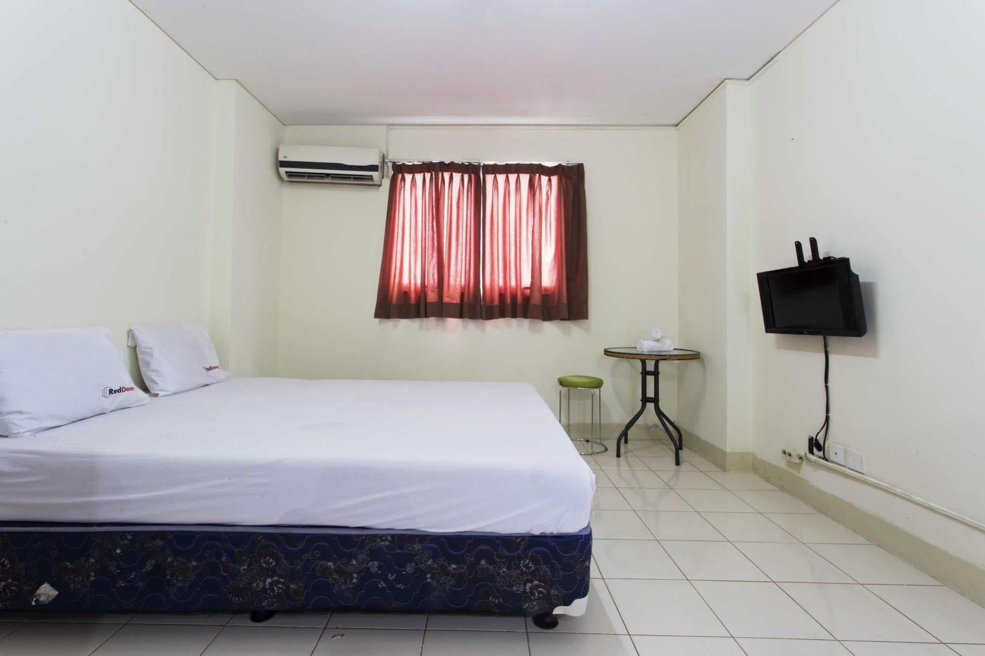 Reddoorz Apartment @ Pulo Gadung Джакарта Екстер'єр фото