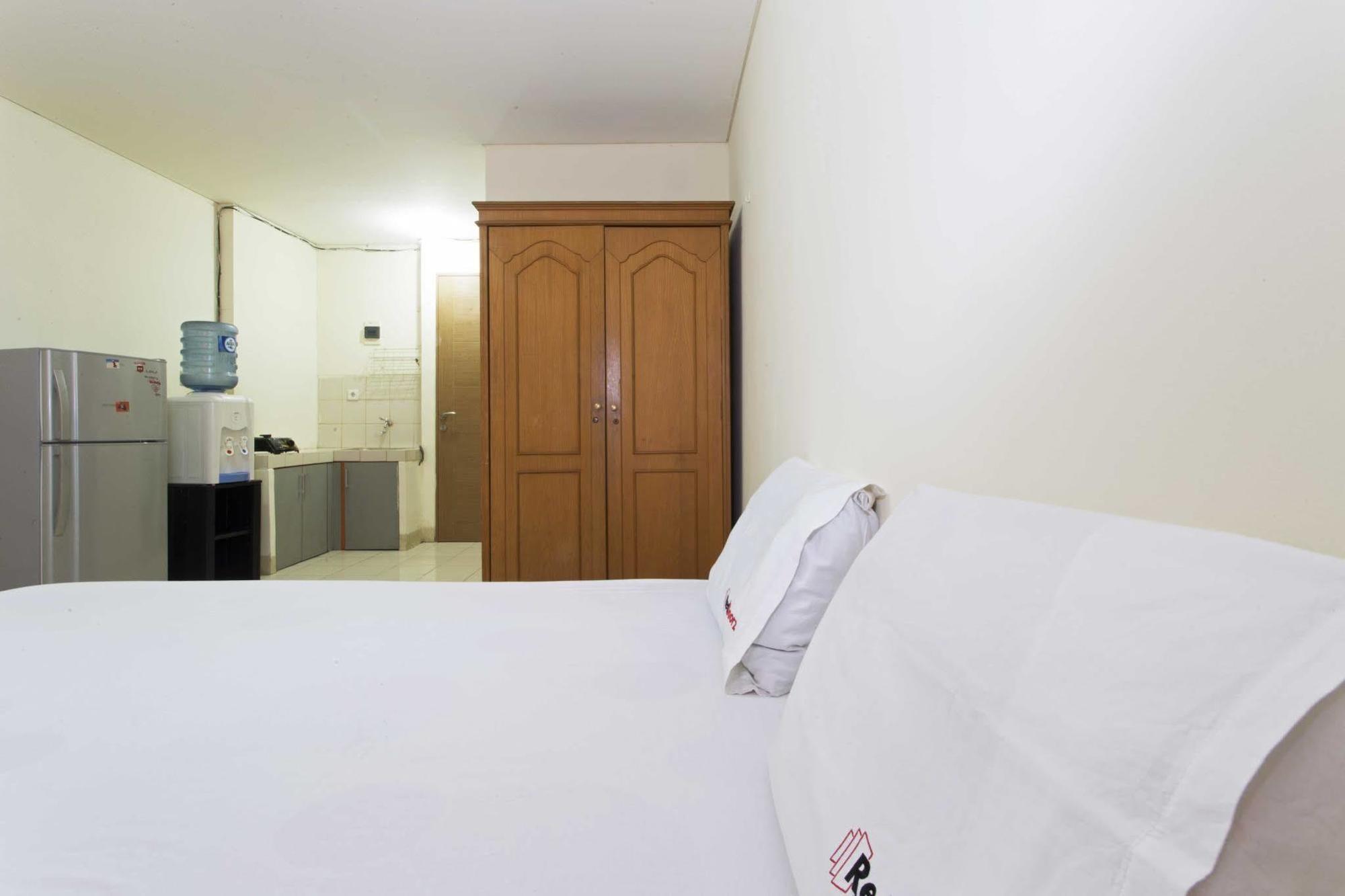 Reddoorz Apartment @ Pulo Gadung Джакарта Екстер'єр фото
