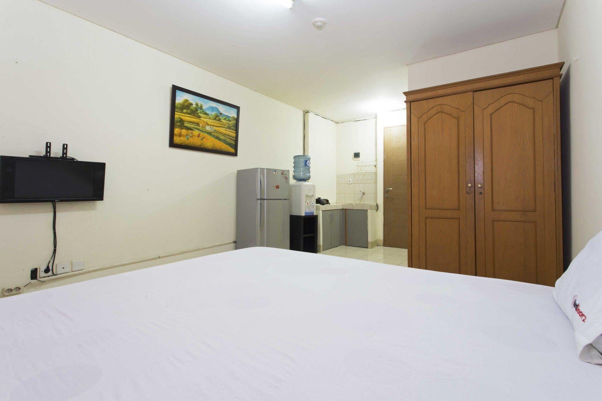 Reddoorz Apartment @ Pulo Gadung Джакарта Екстер'єр фото